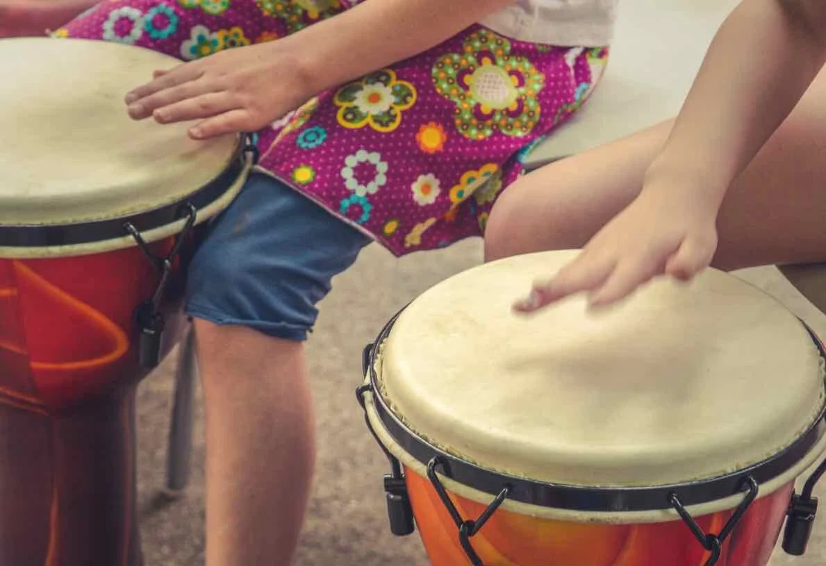 kids drumming